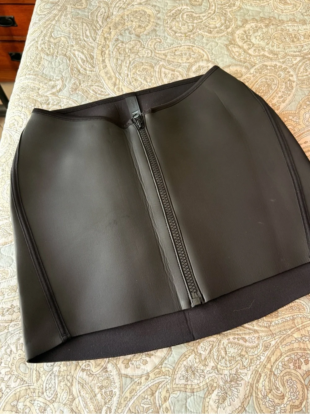 Skims Black Faux-Leather Front-Zip Mini Skirt